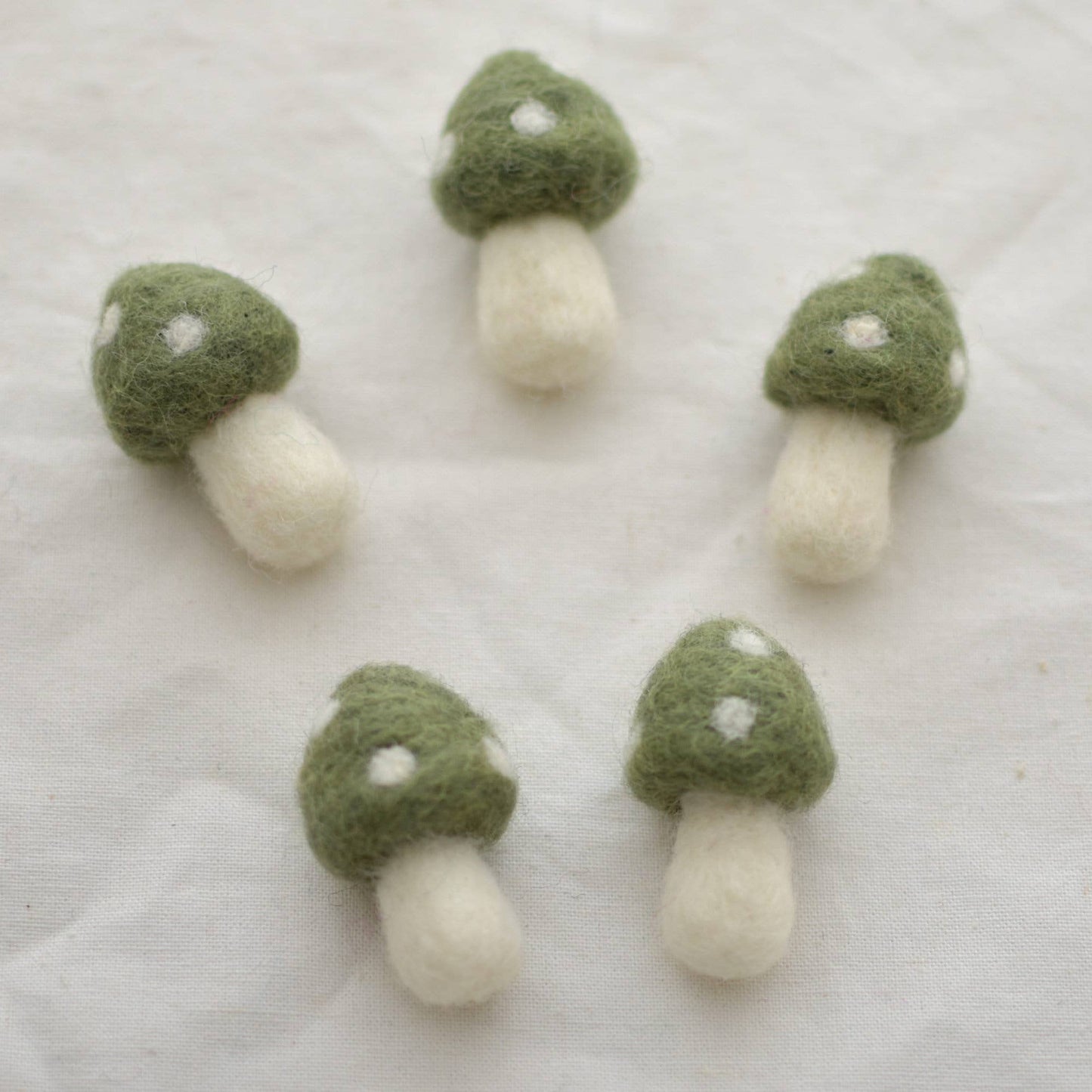 100% Wollfilz-Pilze - 5 Stück - 4,5 cm - Pistaziengrün