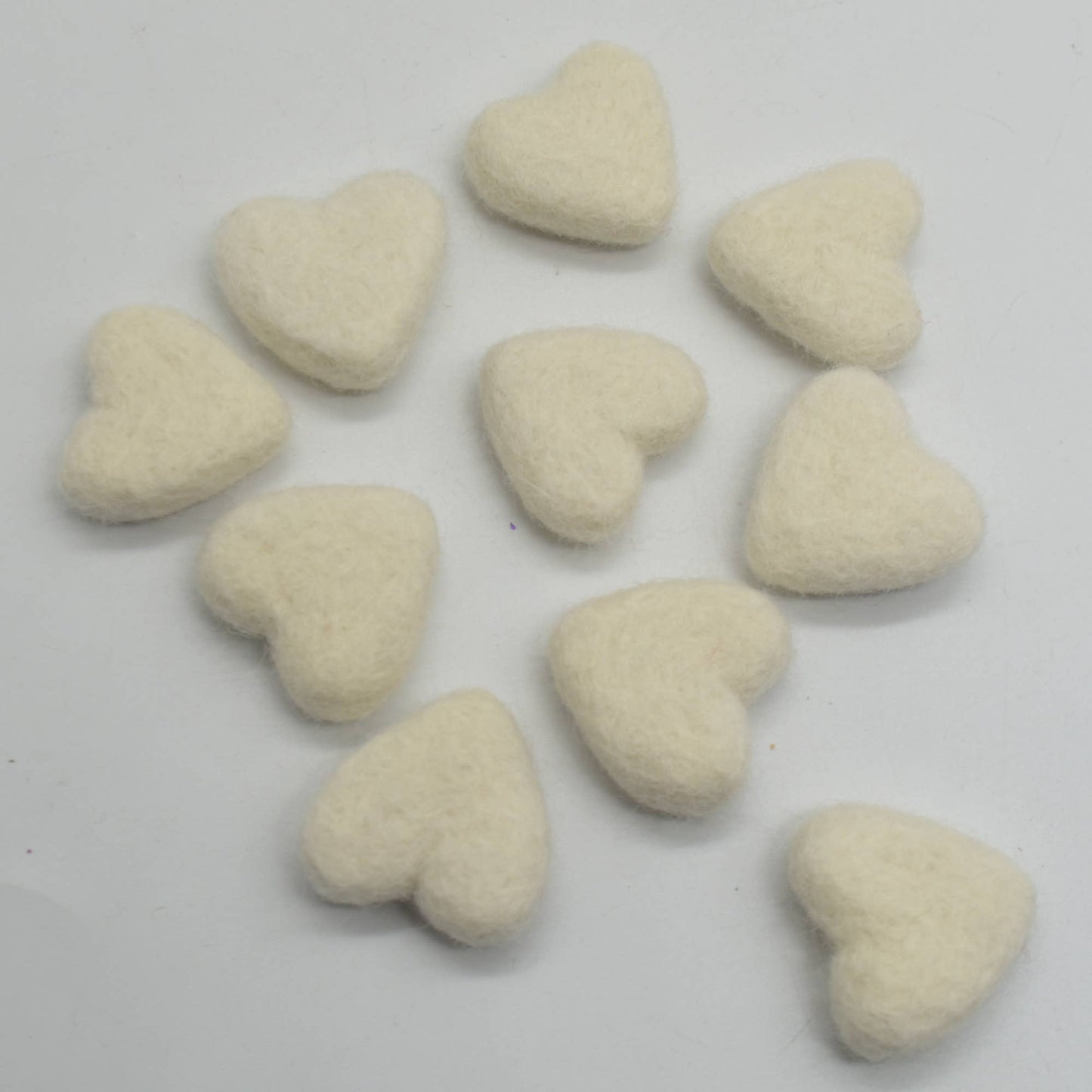 100% Wollfilz Herzen - 10 Stück - ca. 3 cm - Elfenbein