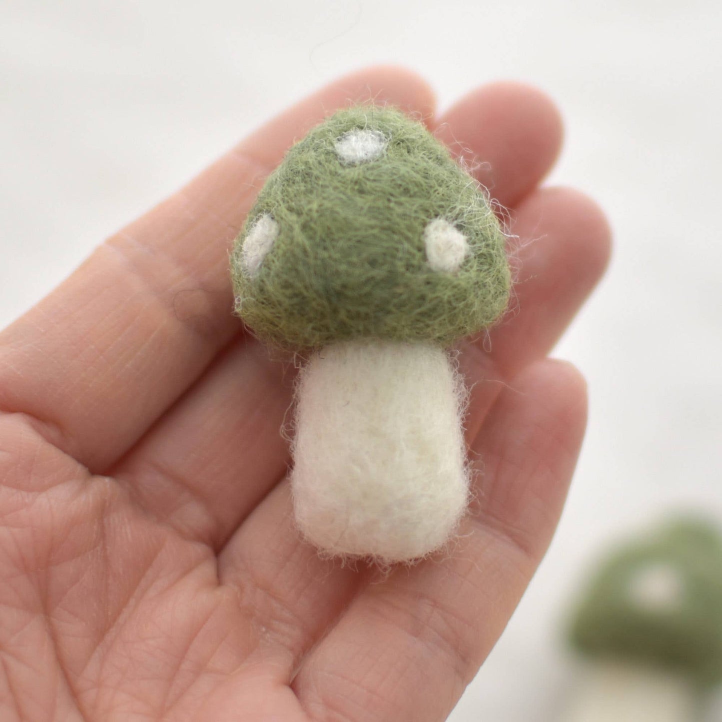 100% Wollfilz-Pilze - 5 Stück - 4,5 cm - Pistaziengrün