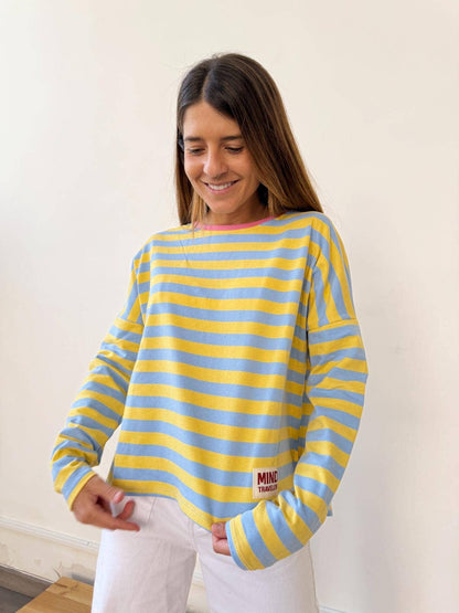 Núria Himmelblaues T-Shirt