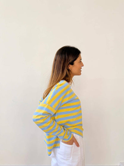 Núria Himmelblaues T-Shirt