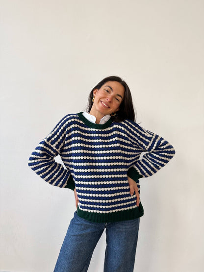 Grüner Strickpullover