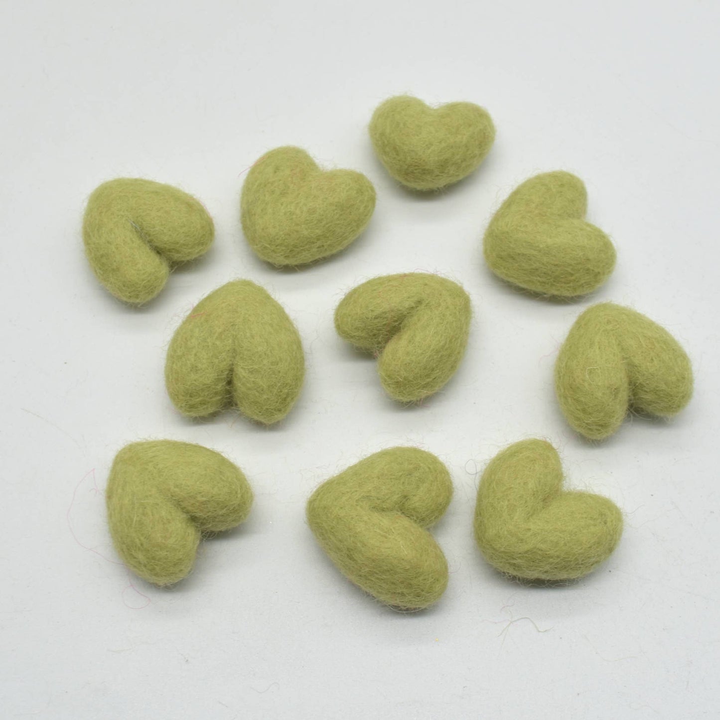 Wollfilzherzen 10 Stück 3 cm Hellgelbgrün