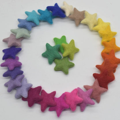 100% Wollfilz Sterne - 30 Stück - ca. 3,5 cm - Verschiedene helle und leuchtende Farben