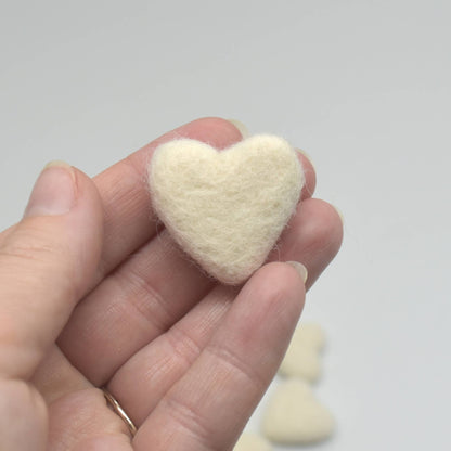 100% Wollfilz Herzen - 10 Stück - ca. 3 cm - Elfenbein
