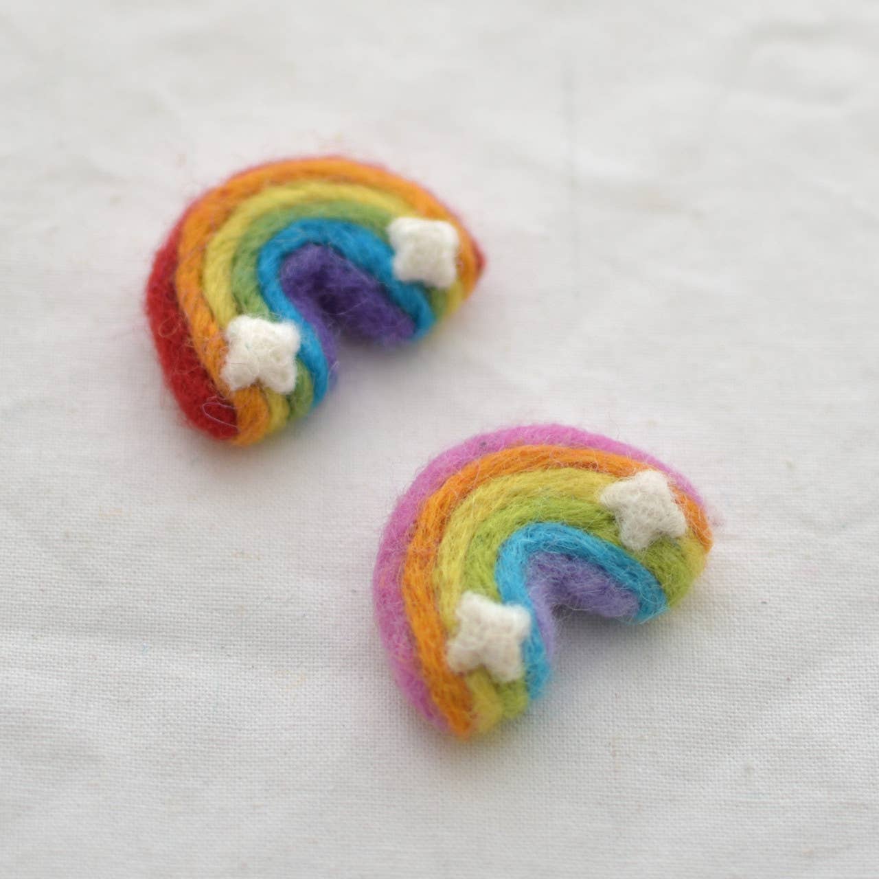 100% Wollfilz Regenbögen - 10 Stück - 4,5 cm - 5,5 cm - Pastellfarben