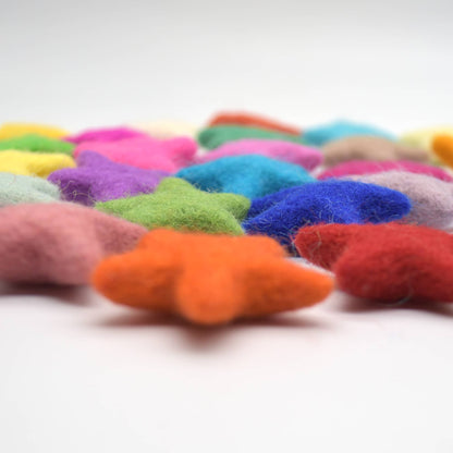 100% Wollfilz Sterne - 30 Stück - ca. 3,5 cm - Verschiedene helle und leuchtende Farben