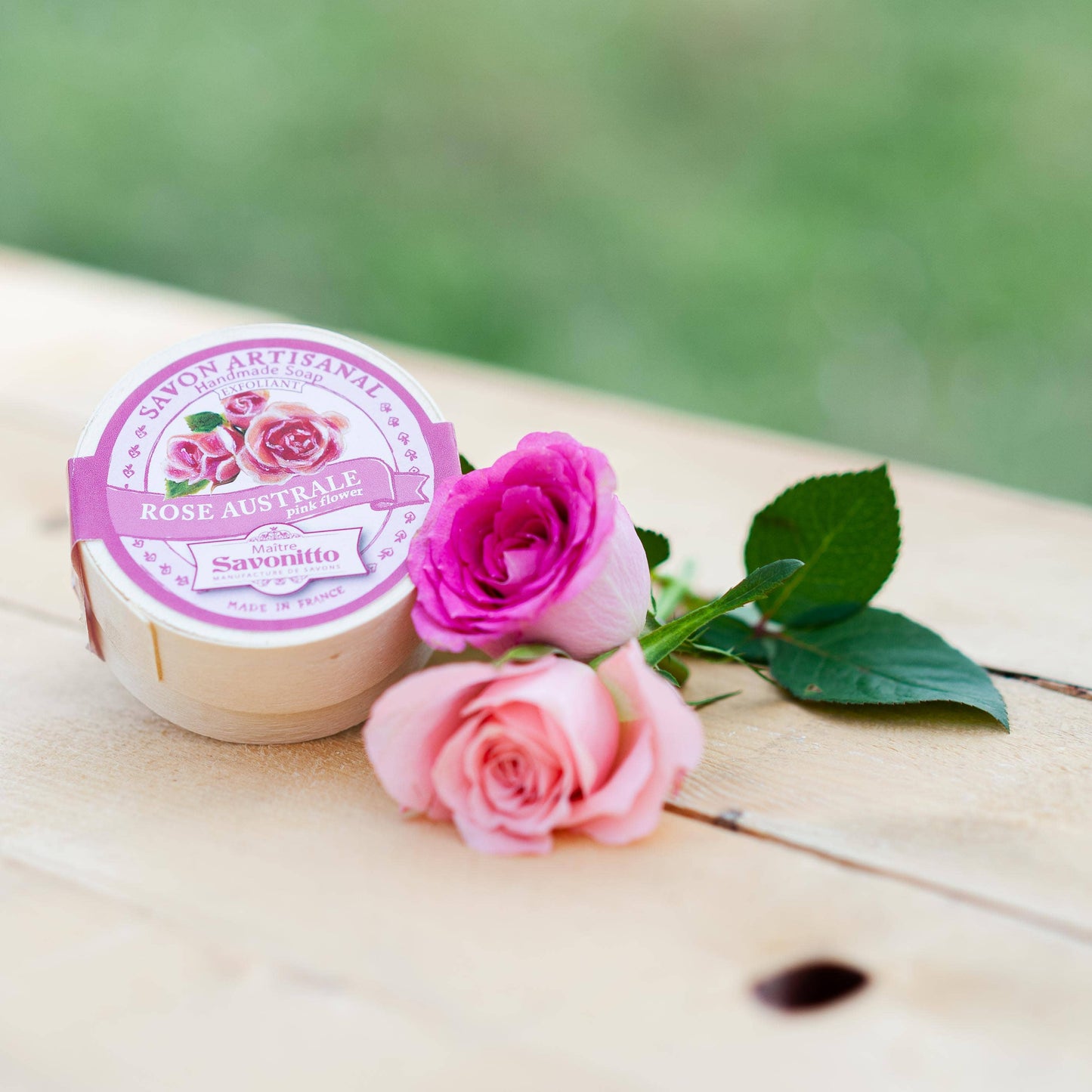 Rosenseife mit Peeling in Holzkiste, 100 g