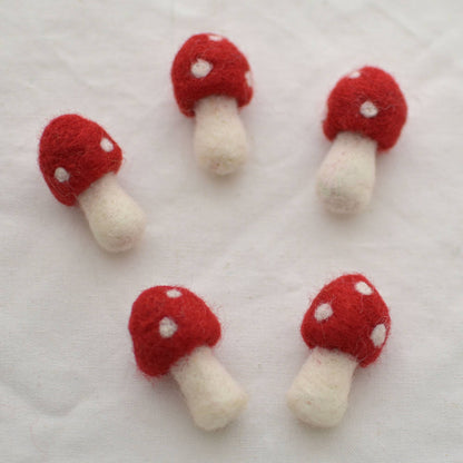 100% Wollfilz Pilze - 5 Stück - 4,5 cm - Rot