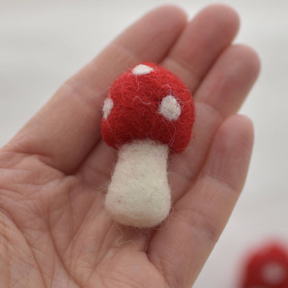 100% Wollfilz Pilze - 5 Stück - 4,5 cm - Rot