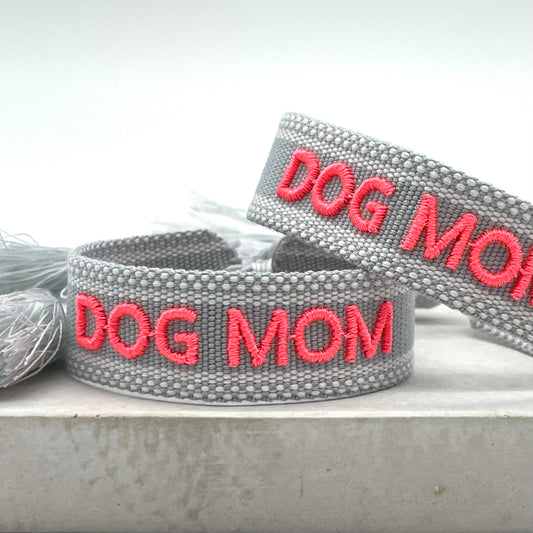 DOG MOM Statement Armband gewebt, bestickt