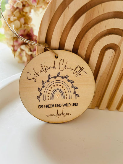 Anhänger Schultüte, Schulkind, Schulanfang, Schultüte, Geschenk zum Schulbeginn, Anhänger Holz, Regenbogen, personalisiert, Anhänger Name