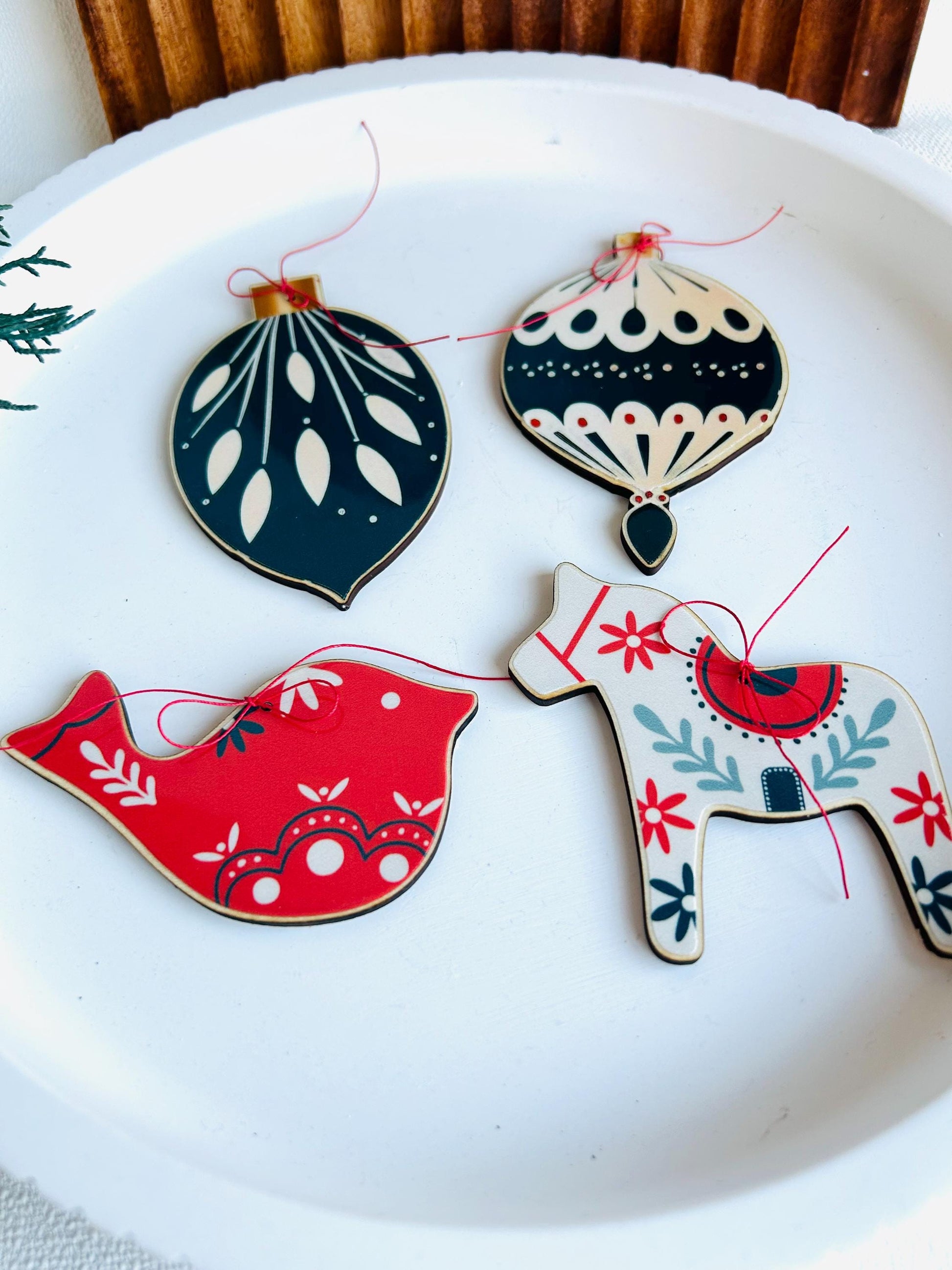 Holz Anhänger, Baumschmuck, Anhänger Weihnachtsbaum, Christbaumschmuck, personalisiert, Weihnachtsdeko, Gastgeschenk Weihnachten, Folk Art,